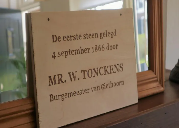 Lodge In Giethoorn With Breakfast