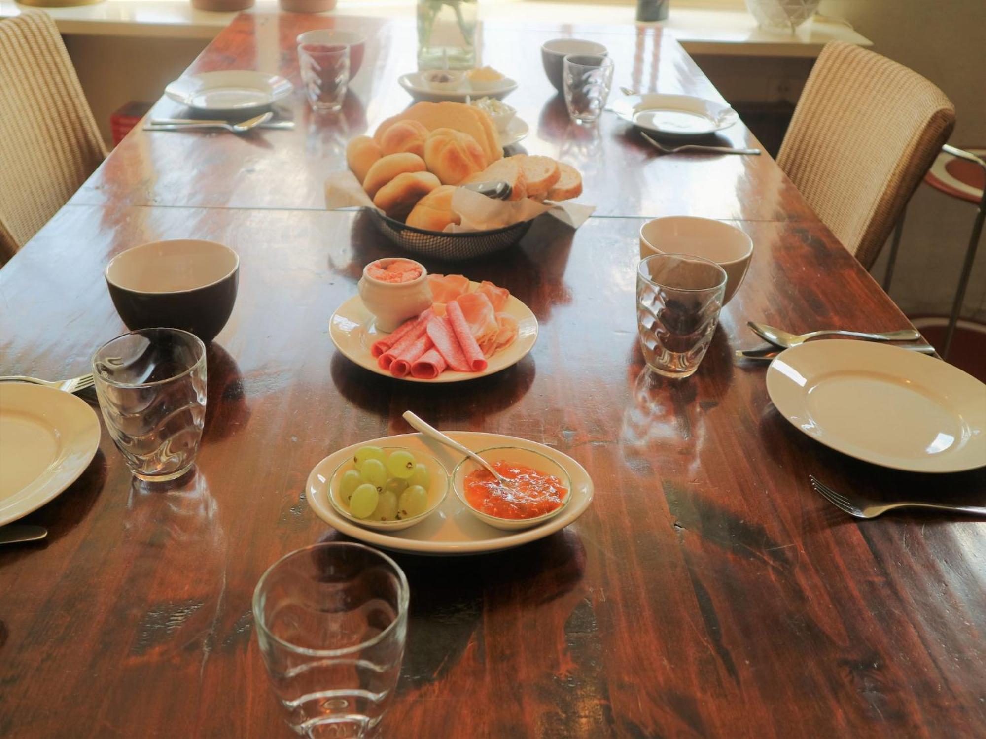 In With Breakfast Apartment *